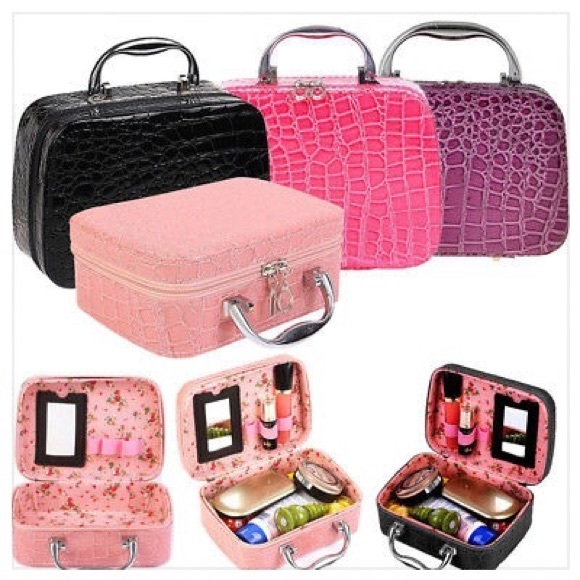 COSMETIC TRAIN CASE - Picture 3 of 4